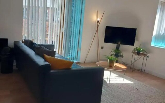 Modern 2-bed Apartment -12 Min Walk to Centre