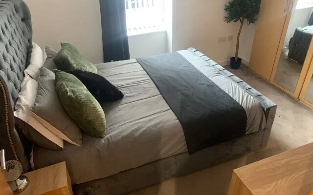 2 Bed Flat - Sleeps 6 - Parking - Wifi