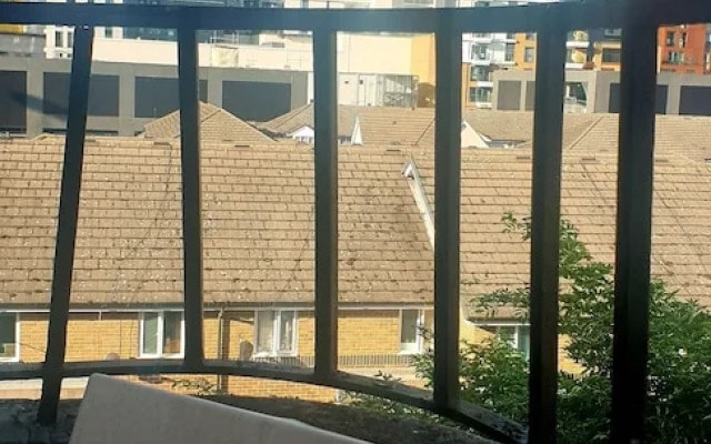 Very Conv 1-bed Apartment With Views of London