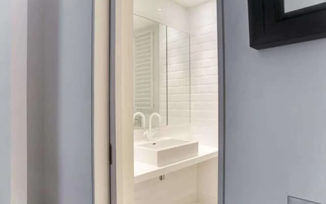 Luxury 2-bed, 2-bath Loft-style Flat in Covent Gdn