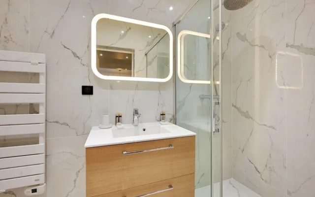 Private Terrace Apartment -1bdr/ 6p-sacra-ca\"ur