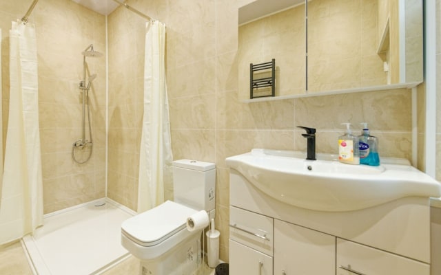 4-BR Liverpool House Free Parking