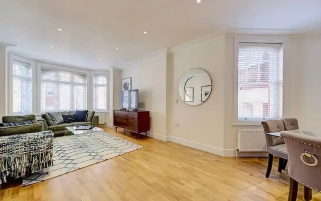 Bright Three Bedroom Apartment in Hammersmith, London