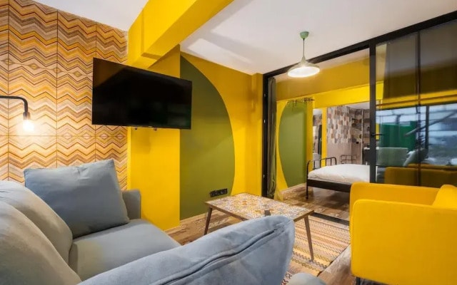 Flat w Jacuzzi and Backyard 6 min to Kadikoy Coast