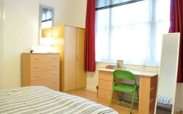 Lovely Spacious Central 3 Bedroom Apartments