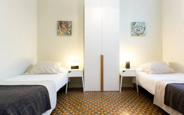 4bedroom apartment with a balcony in Las Ramblas 3 2