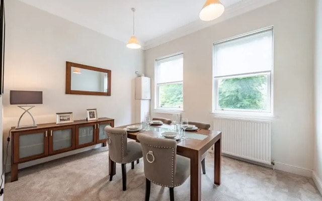 Somerset Court Apartments