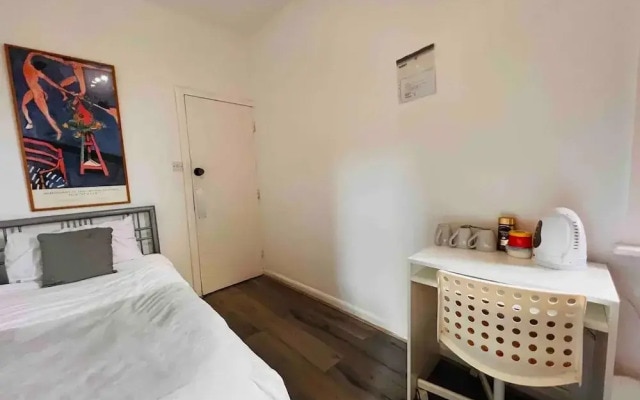 Private Rooms for 7 People With Bathroom