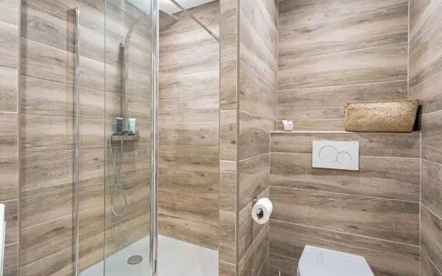 Bright 1-Bed Apartment, Perfectly Located in Paris