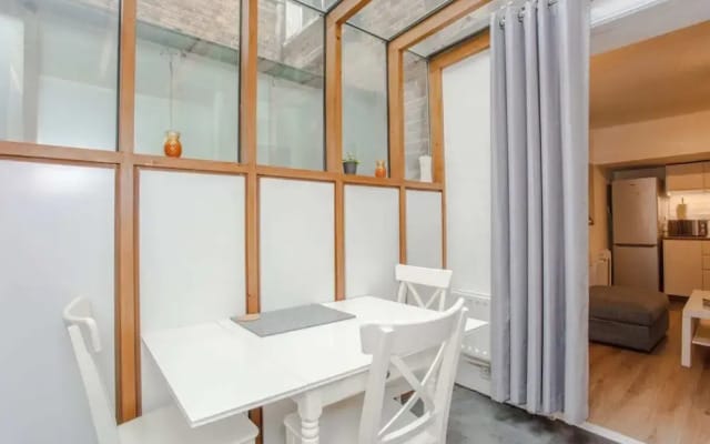 2 Bedroom Flat In Highbury