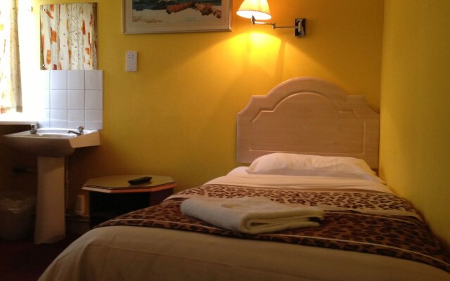 Acton Town Hotel