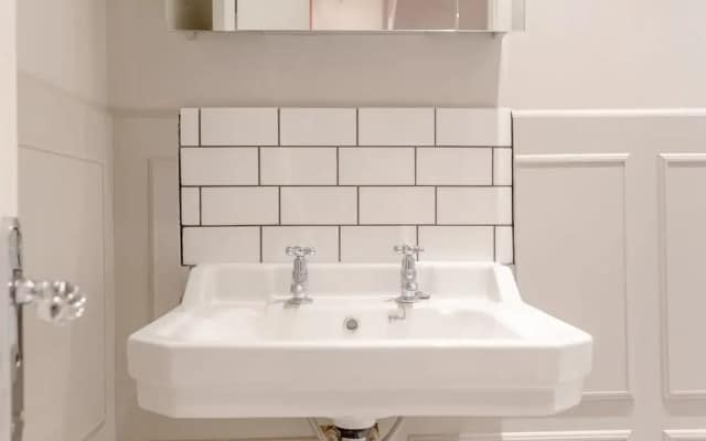 British Pad Near Earl's Court, Kens. & Hyde Park