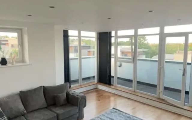 Impeccable 2 Bed 2 Bath Penthouse