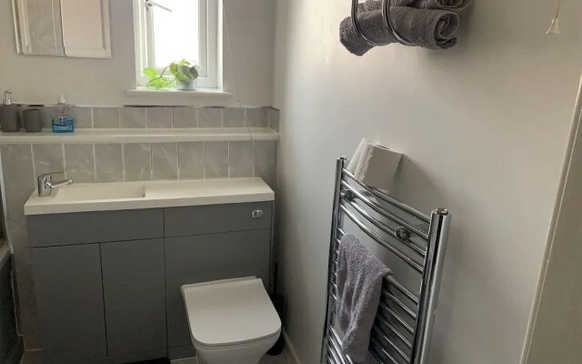 Lovely 2-bed Apartment in Wallasey, Sleeps 4