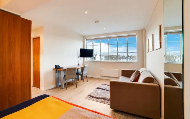 Roland House Apartments