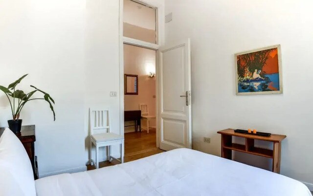 Nice and Bright 2 bed Flat Near Termini