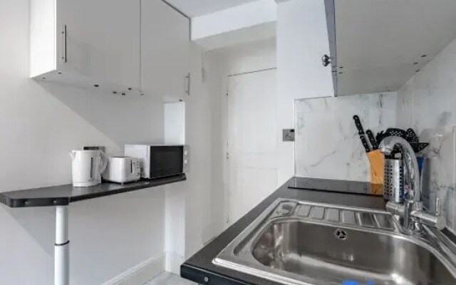 1 Bed Studio Apartment opposite Liverpool Street station