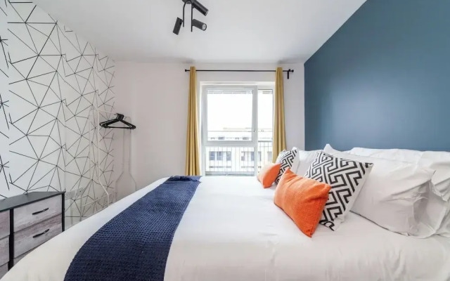 Top-rated Penthouse - King Size Bed & Free Parking