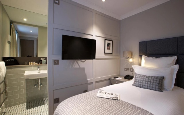 54 Queens Gate Hotel