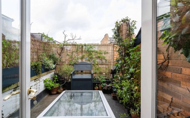 A Hidden Mews