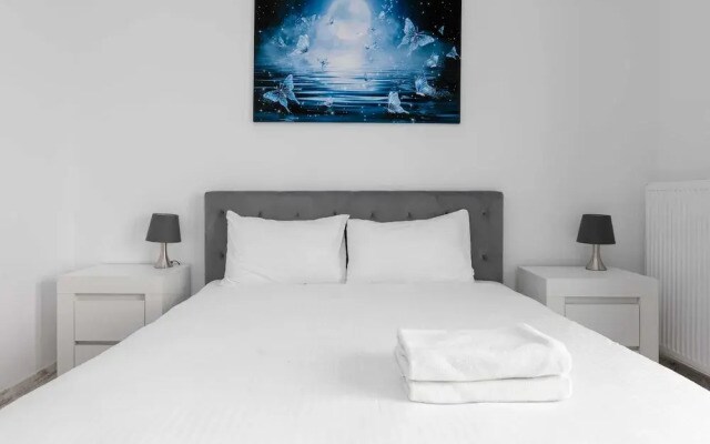 Wola Chic Grey Studio