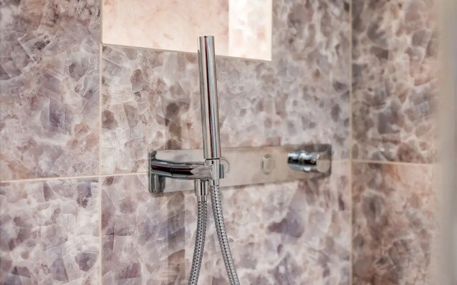 Marble Arch Suites