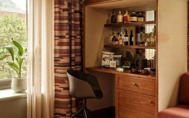 Devonshire Club & Hotel