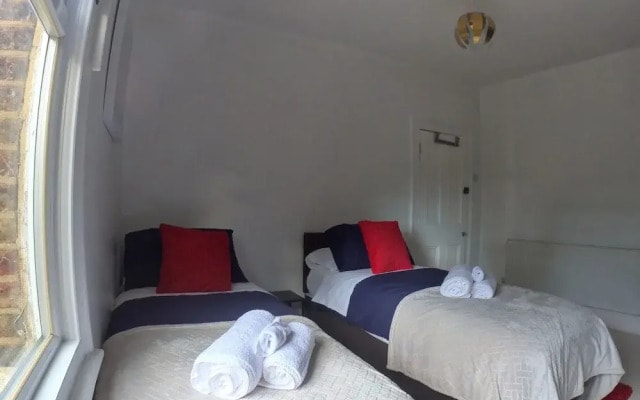 Lovely Large London Apartment, Near Stratford