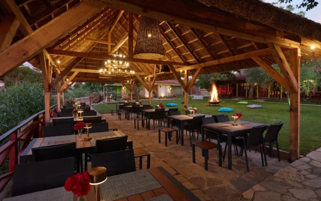 Dachas Cove Hotel