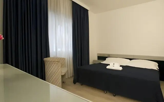 Club Hotel