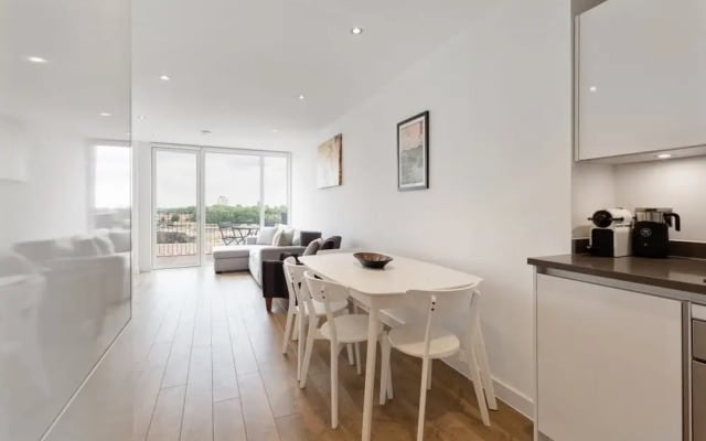 Modern 1bed W/balcony in Bromley, 7mins to Tube