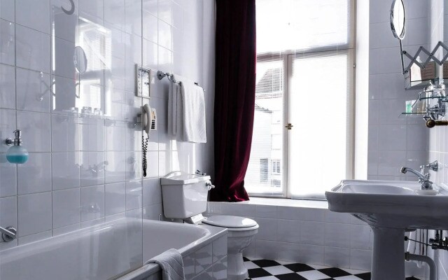 Hotel St. Petersbourg
