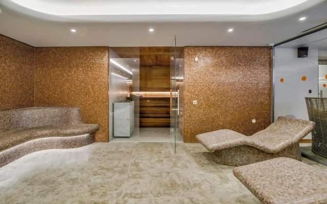 Отель Grand Poet Hotel by Semarah