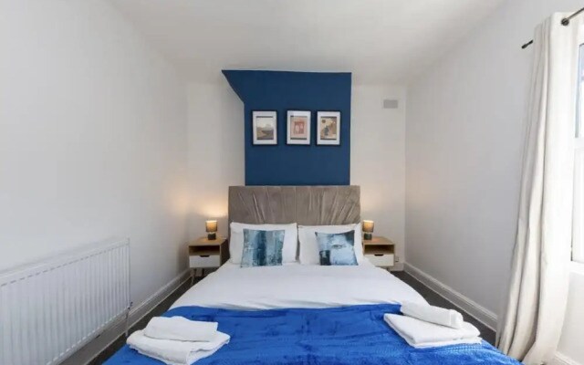 Impeccable 2-bed House in Stoke-on-trent