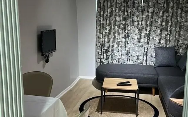 Comfy Flat with Balcony in Esenler