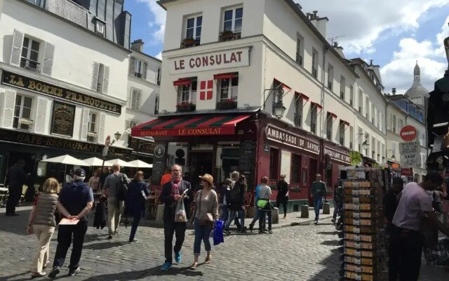 Abbesses Montmartre Apartment