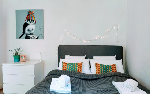 Central 2 Bedroom Flat for Families & Calm Guests