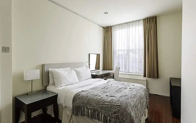 Cosy Kensington Two Bedroom Flat