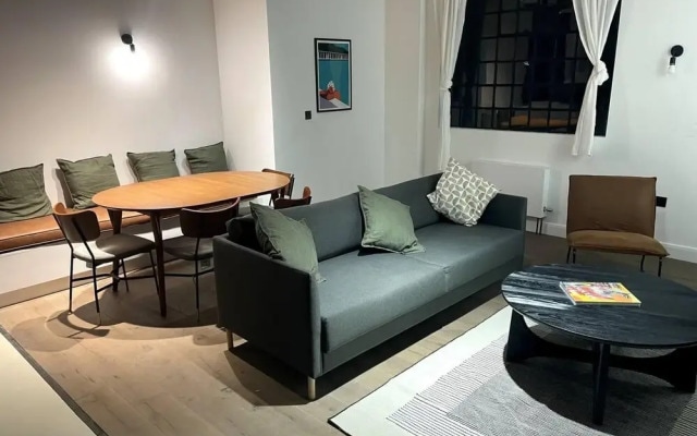 Design led Duplex Apartment in Buzzing Queens Park