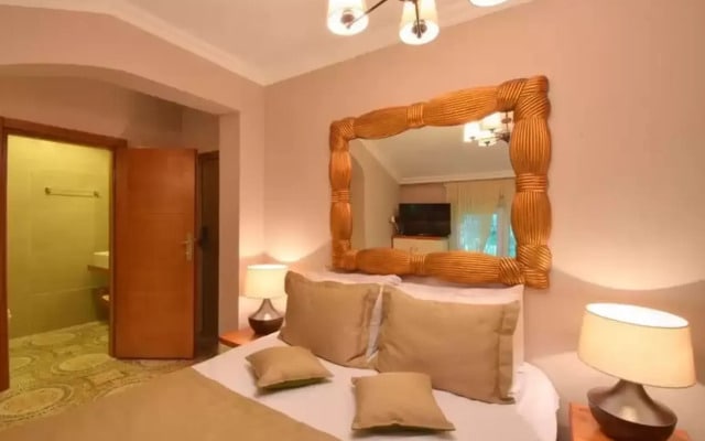 Sweet Home River Hotel