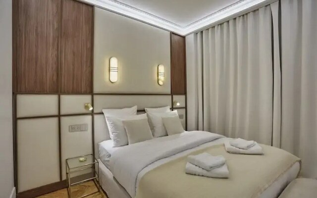 Elegant Flat Matignon Avenue Faubourg St Honore