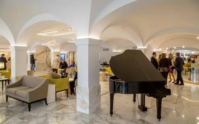 Отель Shangri-La Roma by OMNIA hotels