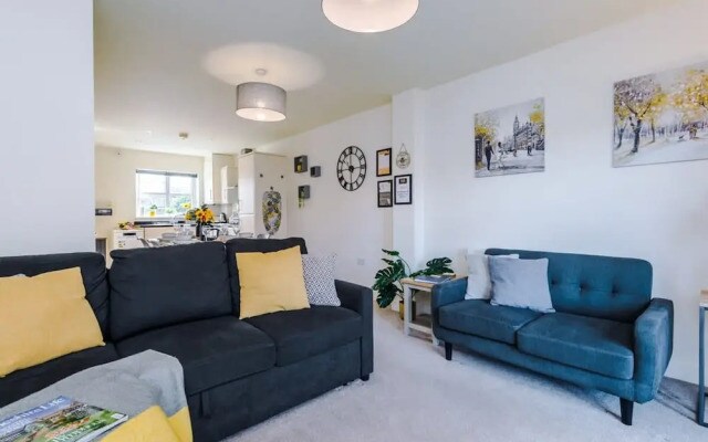 Spacious Home Ideal for Professionals Sleeps 8