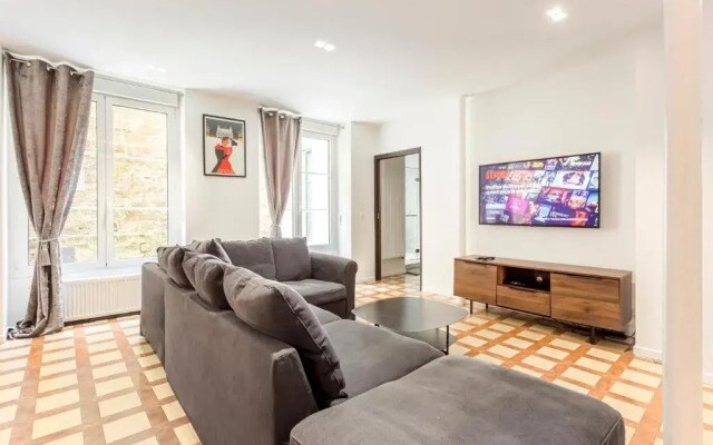 180 Suite Eden, Luxury Apt at Sacre Coeur