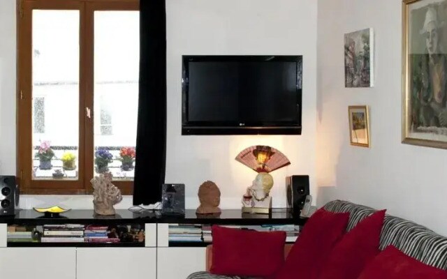 Cozy Montmartre Studio