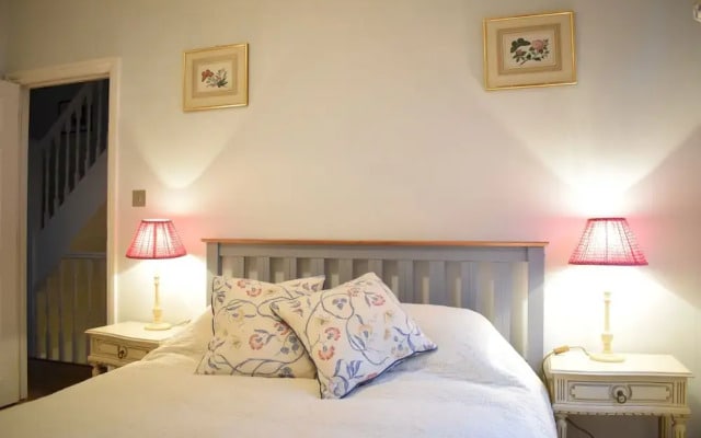 Calm 2 Bed Family Home in Shepherd's Bush