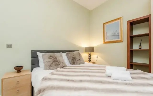 Stylish 3 Bed 3 bath in Kens High St