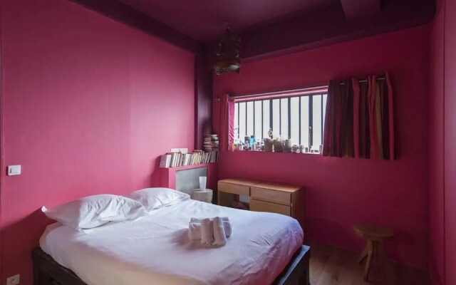 Peaceful Pigalle