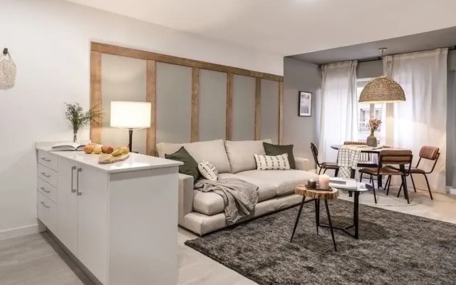 Beraldi - 1 Bedroom and Shared Pool in Trafalgar