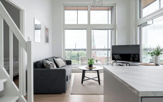 3BR Modern Loft Penthouse with Sauna & Parking